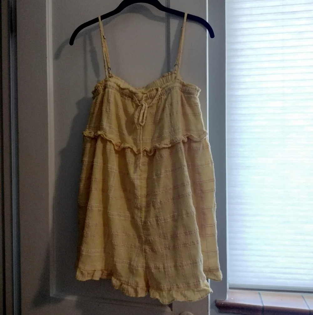 Urban Outfitters Ruffle Me Romper - Picture 6 of 7